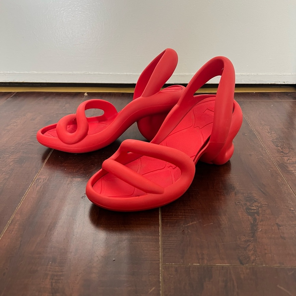 Camper Kobra Red Heels